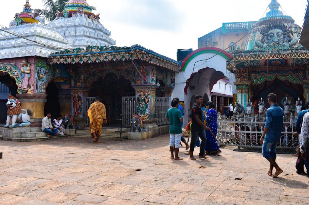 distance from puri to konark temple