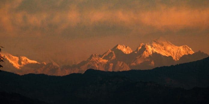 kanchenjunga mountain peak